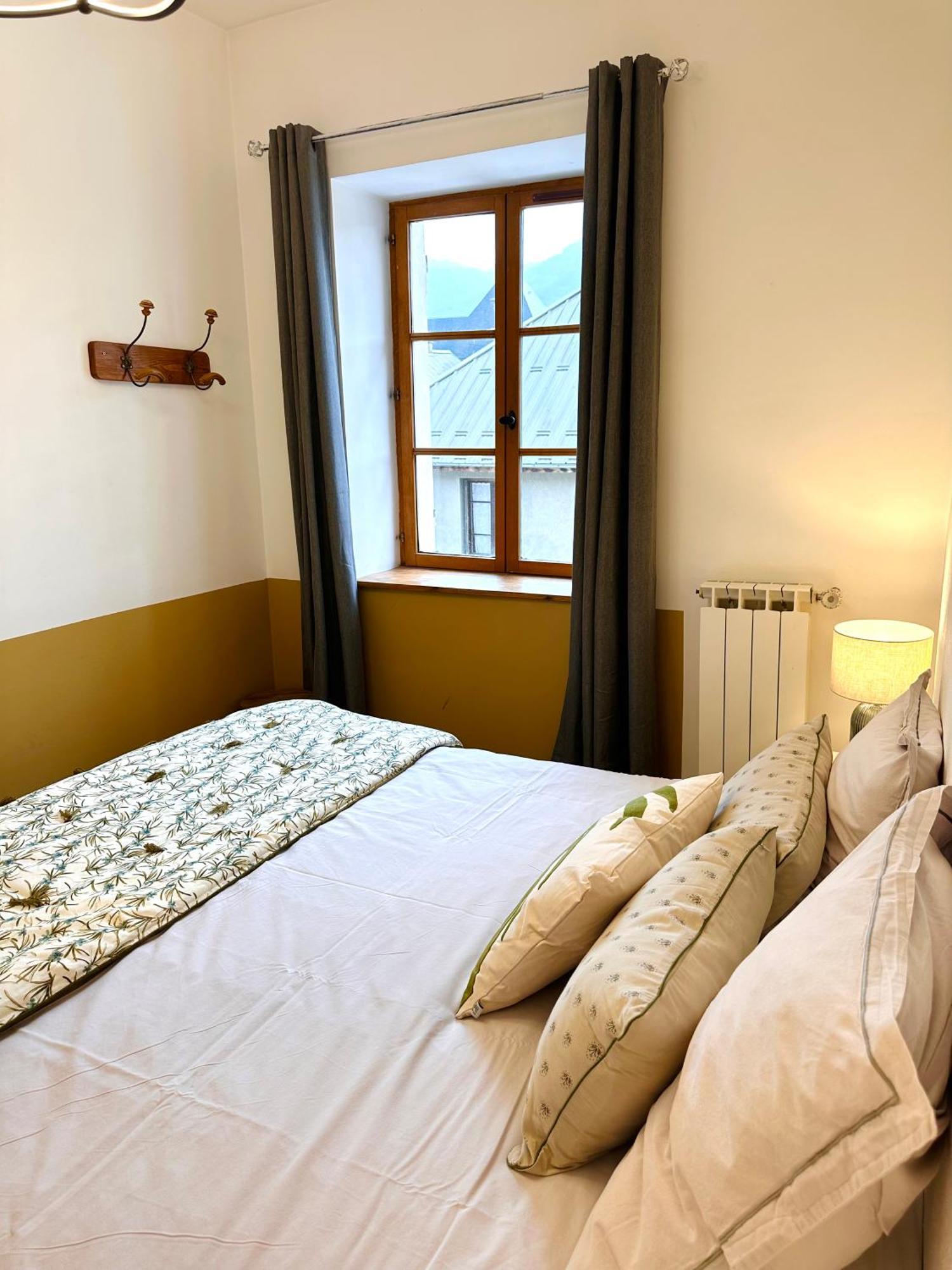 Auberge Le Glacier Bleu Mont-Dauphin Phòng bức ảnh